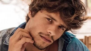 Caio Vegatti interpreta Max em Família é Tudo, novela das 19h da TV Globo