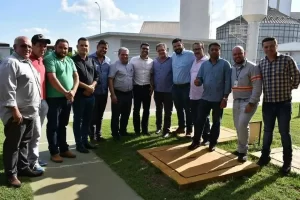 Novidade: Prefeito recebeu empresÃÂ¡rio Evaristo Barauna e SecretÃÂ¡rio Estadual de Agricultura com interesse em se instalar na cidade