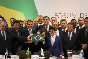 Bolsonaro faz coro ÃÂ¡ Carlesse e diz que momento ÃÂ© de preservar a natureza