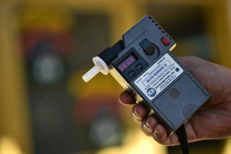 Teste do bafômetro pode acusar álcool após consumo de pão de forma, alerta Detran-GO