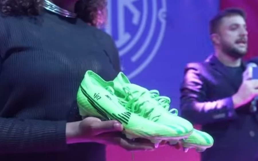 Leilão beneficente de Vini Jr arrecada cerca de R$ 5 milhões