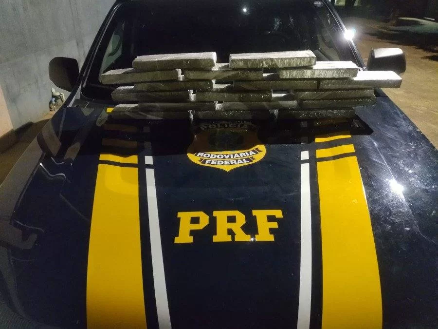 PRF apreende 15,4 kg de maconha durante fiscalização em ônibus na BR-226 em Palmeiras do Tocantins na última quarta-feira (17)