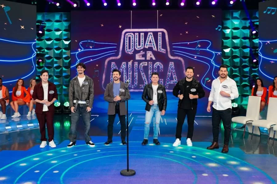Sertanejos Participam do "Qual é a Música?" no Programa de Silvio Santos