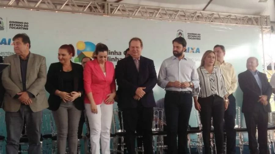 ApÃÂ³s exoneraÃÂ§ÃÂµes Carlesse discursa com humor em Palmas ao lado de Cinthia