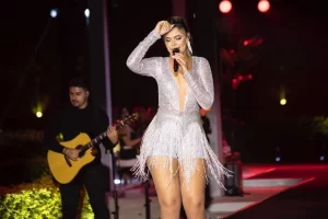 Carol Villa lança nova música e detalha gravação do DVD "Tempo ao Tempo"