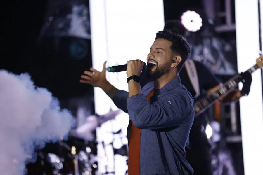 Vini Drumond lança novo EP com faixas inéditas e regravações de clássicos