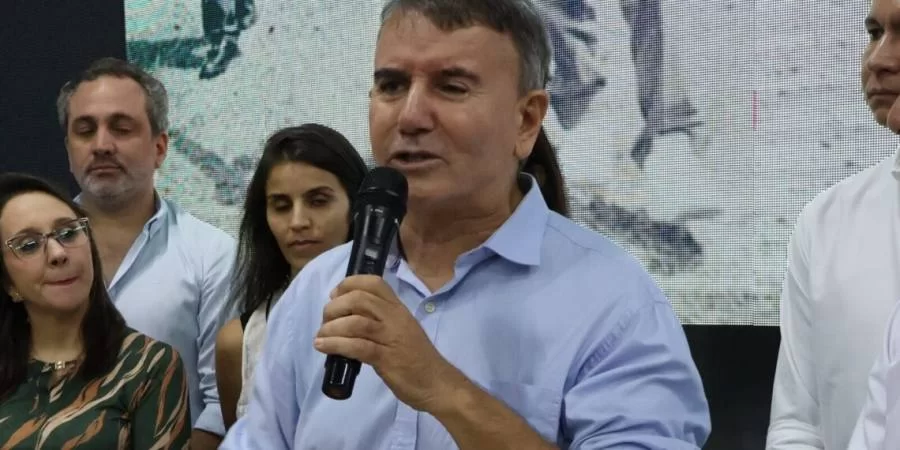 Convenção conjunta homologa candidatura de Eduardo Siqueira Campos para a Prefeitura de Palmas; surpresa no vice da chapa