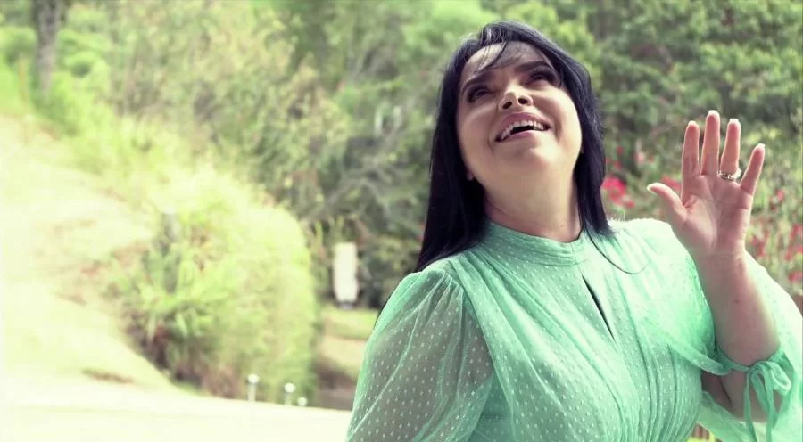 "Intensa e cheia de emoção", assim se define cantora gospel Eliane Silva