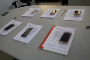 PolÃÂ­cia Civil entrega celulares recuperados apÃÂ³s operaÃÂ§ÃÂ£o policial