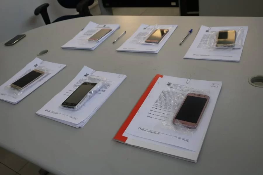 PolÃÂ­cia Civil entrega celulares recuperados apÃÂ³s operaÃÂ§ÃÂ£o policial