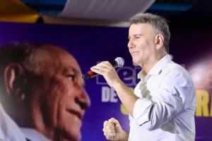 Eduardo Siqueira Campos é oficializado candidato a prefeito de Palmas com Carlos Velozo como vice