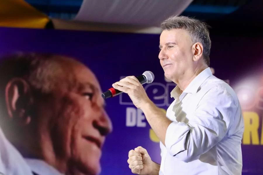 Eduardo Siqueira Campos é oficializado candidato a prefeito de Palmas com Carlos Velozo como vice