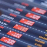 Bolsa, dólar, euro, iene e real: tensão global mexe com o mercado e exige cautela