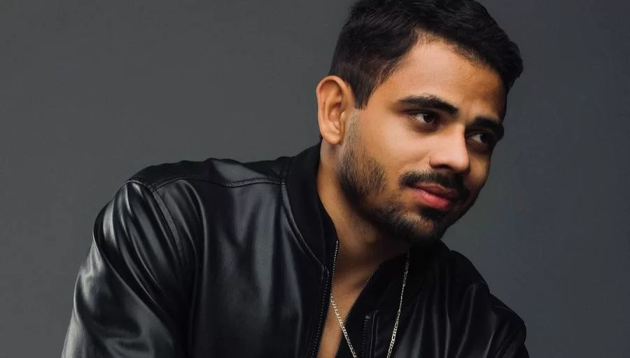 Evoney Fernandes lança videoclipe sensual para faixa "Me Ama Nu"