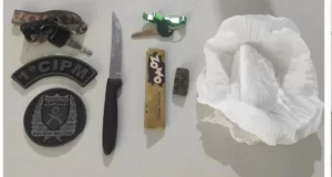Polícia Militar apreende 100 gramas de cocaína e prende trÃªs suspeitos de tráfico de drogas em Luzimangues após denúncias