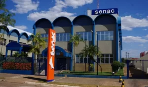 Senac Palmas abre inscrições para cursos de espanhol, ChatGPT e informática para diversas idades