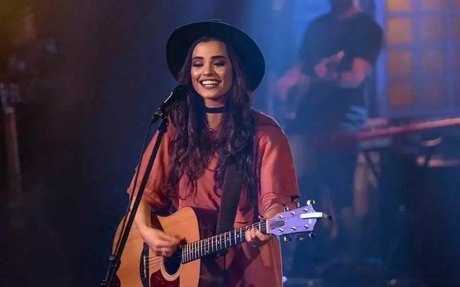 Cantora gospel desmaia em palco durante show em Goiás
