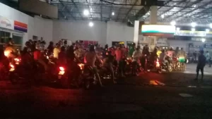 Posto de combustÃÂ­vel em Colinas ÃÂ© abastecido, mas carga nÃÂ£o suportou tamanho da demanda e acabou