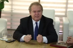 Mais cortes: dessa vez as baixas foram distribuÃÂ­das entre a Adapec, PM e outras secretarias