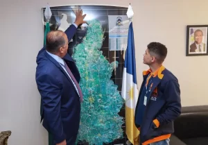 Senador Eduardo Gomes recebe estudante tocantinense vencedor do concurso "Jovem Senador"