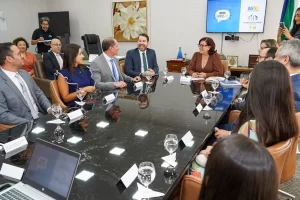 Justiça do Tocantins firma acordo para simplificar linguagem em documentos