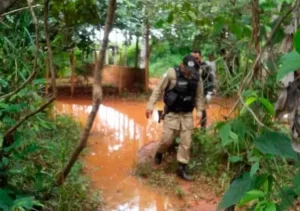 Mulher ÃÂ© encontrada morta nua e com sinais de estrangulamento em AraguaÃÂ­na