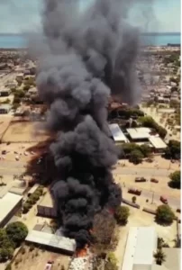 IncÃªndio devastador consome centro de reciclagem em Palmas e mobiliza mais de 20 bombeiros!