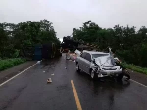 Acidente envolvendo 3 veÃÂ­culos deixa pista interditada na BR 153 em ParaÃÂ­so