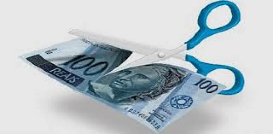 Governo contingencia despesas para se enquadrar na Lei de Responsabilidade