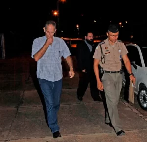 Ex-juiz pai do deputado se apresenta ÃÂ  PolÃÂ­cia apÃÂ³s dez dias foragido