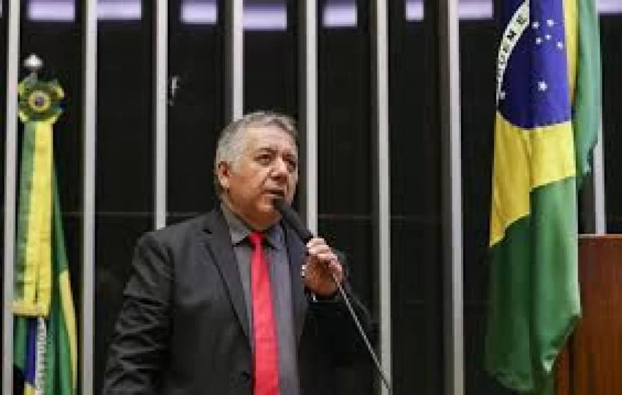 Freitas faz duras crÃÂ­ticas ao envolvimento do nome de Olyntho no escÃÂ¢ndalo do lixo