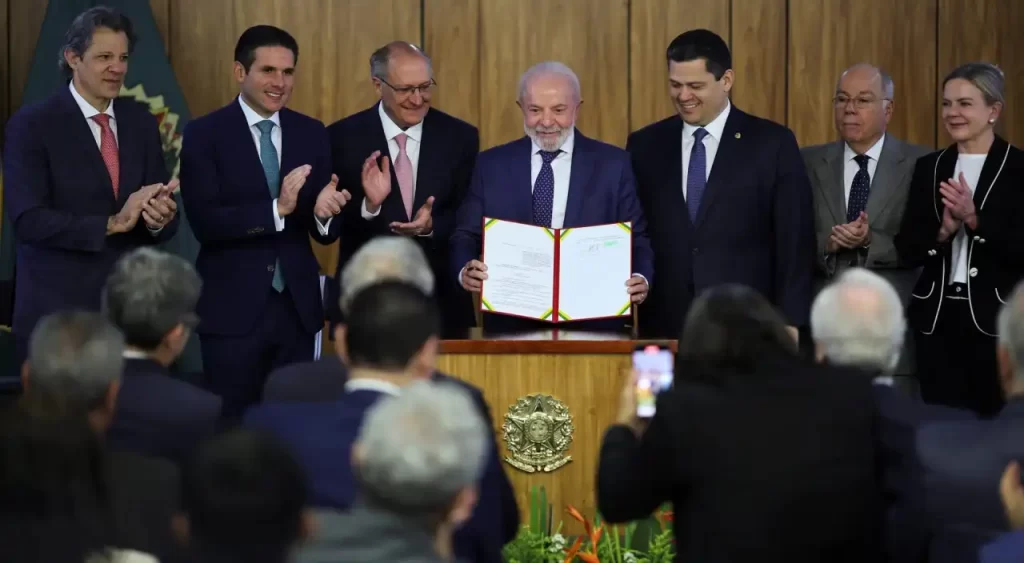 Tripé de resposta do governo ao “tarifaço”: estratégias econômicas, sociais e na defesa multilateral