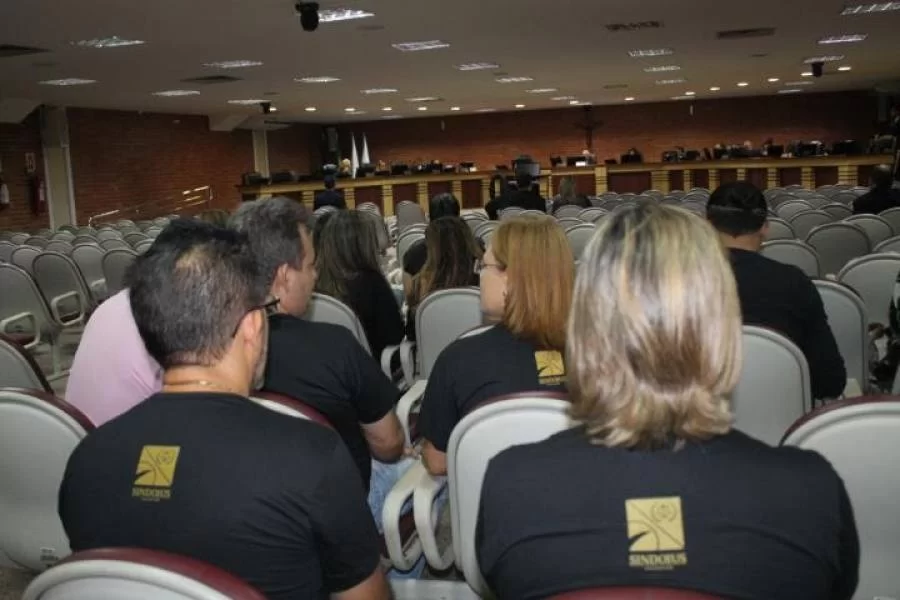 CNJ suspende votaÃÂ§ÃÂ£o para transformar oficial de justiÃÂ§a em cargo comissionado