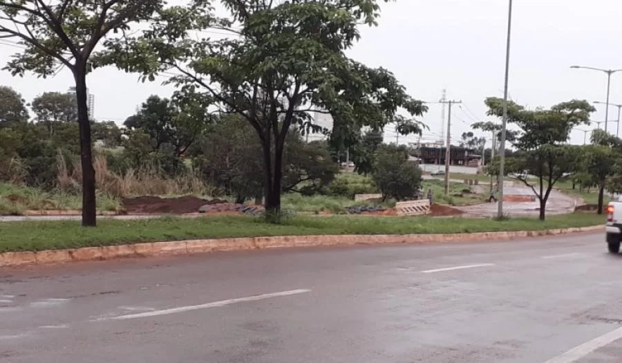 Ponte ÃÂ© interditada na capital com risco de desabamento