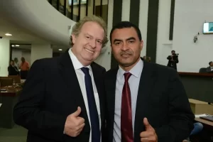 MPE pede cassaÃÂ§ÃÂ£o do governador Mauro Carlesse e vice Wanderlei Barbosa