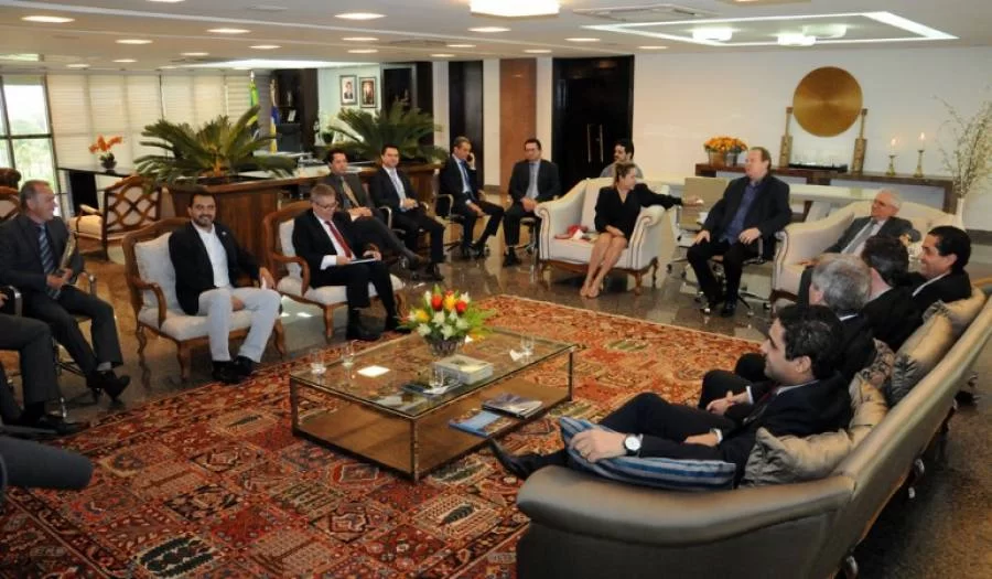 Poderes  discutem  mais medidas para equilÃÂ­brio das contas e crescimento do Estado