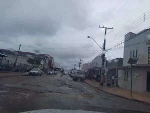 Vereador cobra providÃªncias quanto aos buracos nas ruas e avenidas da cidade