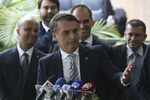 Militares apresentam a Bolsonaro situaÃÂ§ÃÂ£o da seguranÃÂ§a nos estados