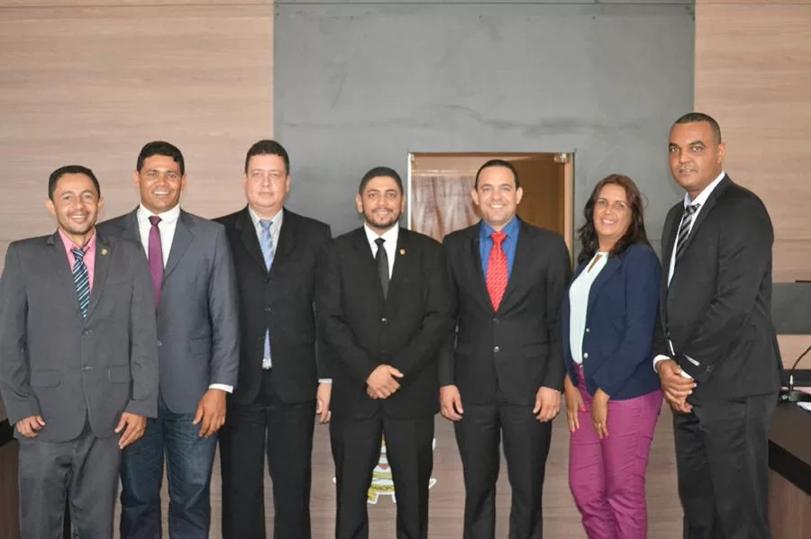 Quatro vereadores boicotam sessÃÂ£o que elegeria novo presidente da CÃÂ¢mara em DianÃÂ³polis.