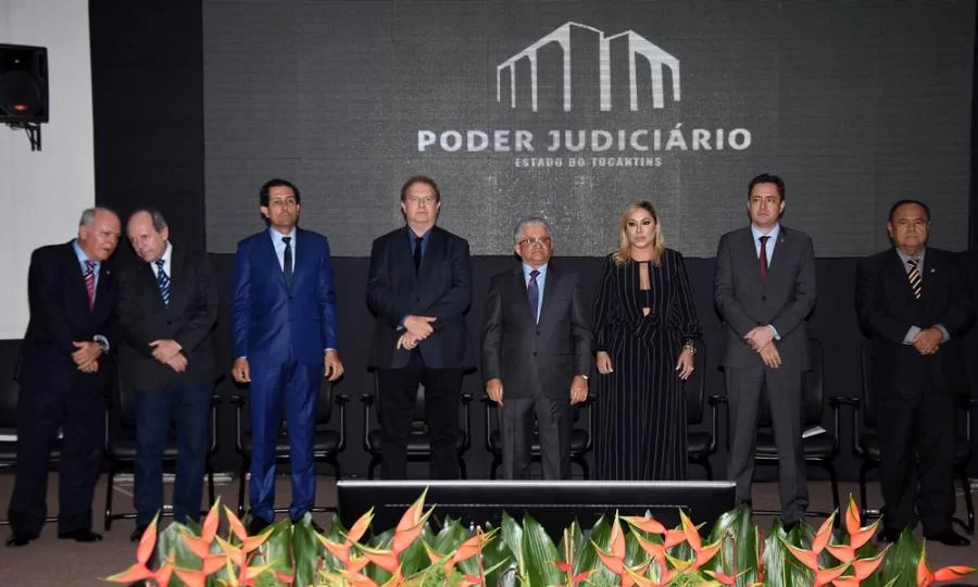 Governador Carlesse e desembargador EurÃÂ­pedes Lamounier inauguram FÃÂ³rum de AraguaÃÂ­na