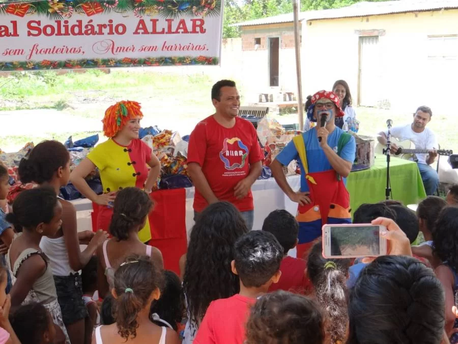 Evento voluntÃÂ¡rio oferece gratuitamente brinquedos e serviÃÂ§os para a comunidade