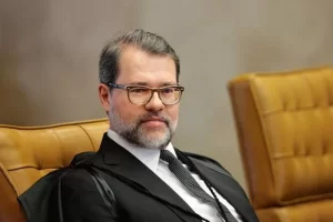 Ministro suspende liminar que abriria possibilidade de saÃÂ­da de Lula