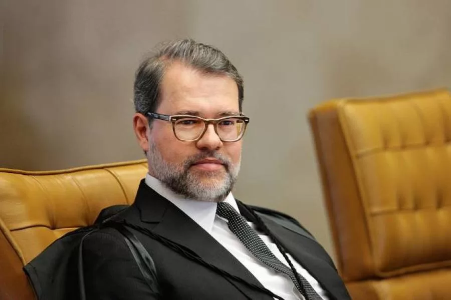 Ministro suspende liminar que abriria possibilidade de saÃÂ­da de Lula
