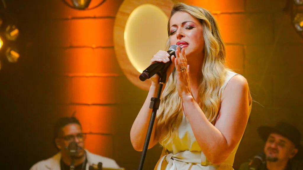 Show Nacional: cantora católica Adriana Arydes se apresenta no Jubileu de Prata da Paróquia Santos Reis neste sábado, 4 de janeiro