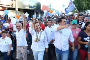 Em caminhada histÃÂ³rica, KÃÂ¡tia Abreu (12) leva mais de oito mil pessoas ÃÂ s ruas de Gurupi