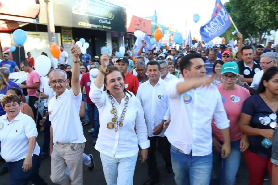 Em caminhada histÃÂ³rica, KÃÂ¡tia Abreu (12) leva mais de oito mil pessoas ÃÂ s ruas de Gurupi