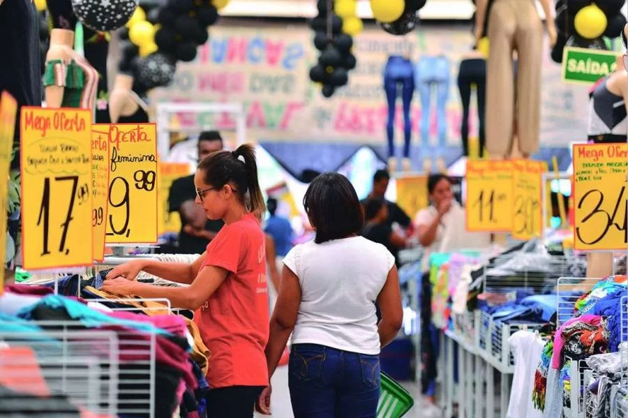 ConfianÃÂ§a do comerciante aumenta em perÃÂ­odo natalino, afirma FGV