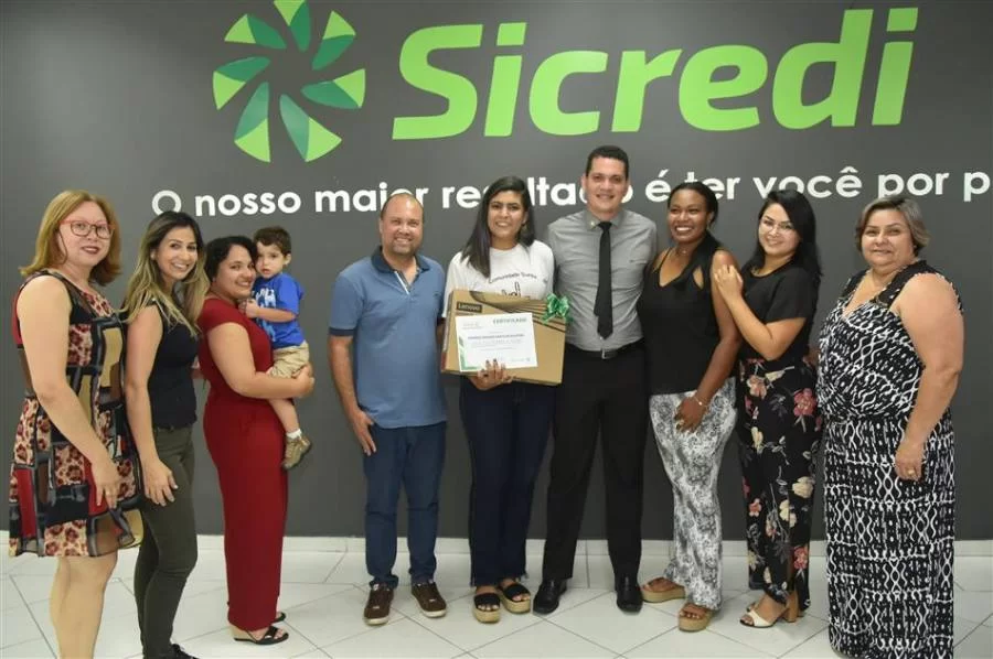 No mÃªs do Natal, Sicredi MS/TO entrega prÃªmios a estudantes vencedores do concurso "A ForÃÂ§a do Fazer Juntos"