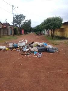 Mais lixo: Moradores reclamam de falta de coleta de lixo no setor Novo Horizonte