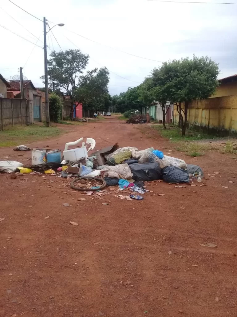 Mais lixo: Moradores reclamam de falta de coleta de lixo no setor Novo Horizonte